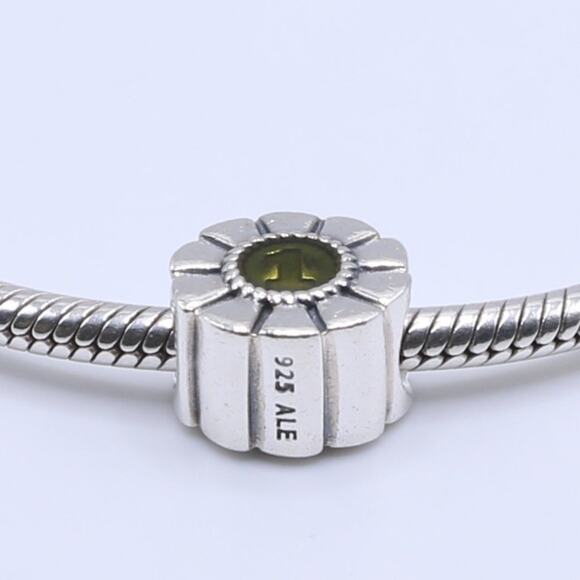 Authentic PANDORA Golden First Place Ribbon Charm - Picture 8 of 13